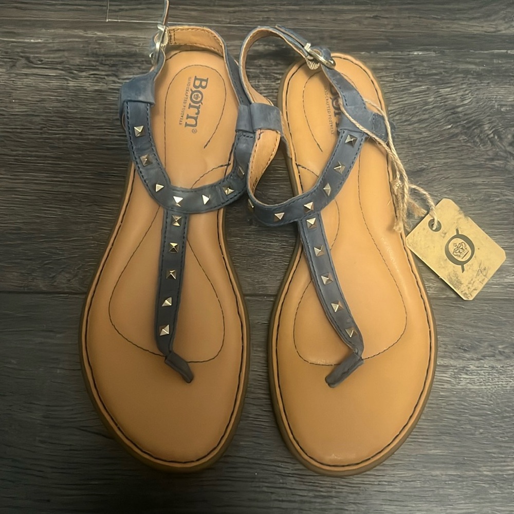 Born sandals